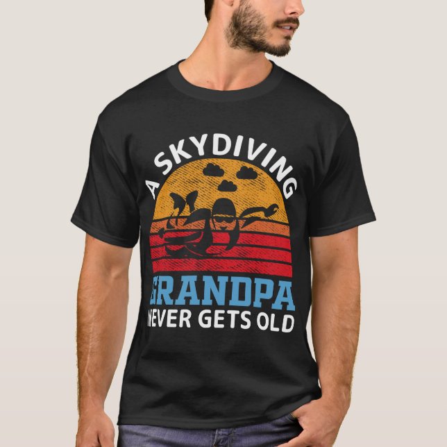 Camiseta A-Skydiving-Grandpa-Never-T-shirt (Anverso)