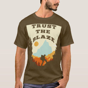 Camiseta A través de Hiker Trailblazer Confía En El Ataque