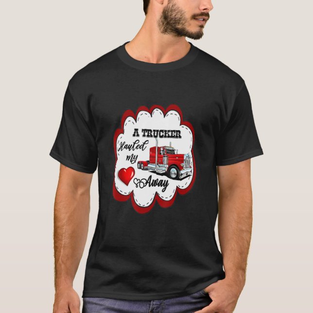 Camiseta A Trucker Hauled My Heart Away Truckers Wife (Anverso)