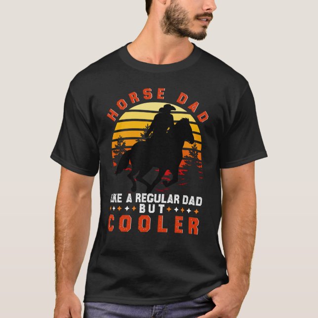 Camiseta A un papá caballo le gusta un papá común pero más  (Anverso)