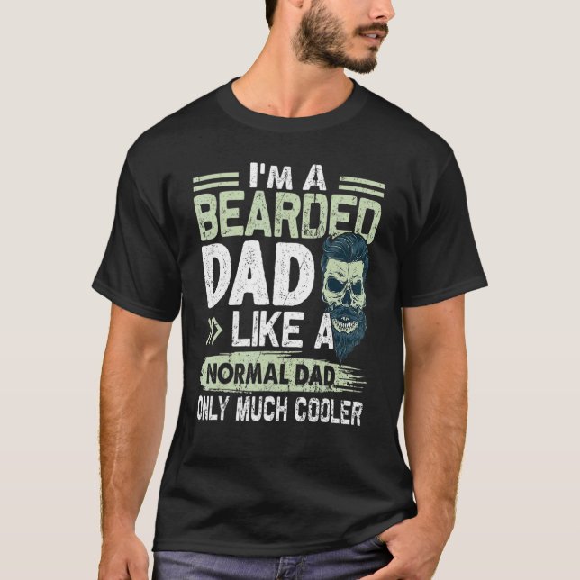 Camiseta A Un Papá Con Cabeza Le Gusta Un Padre Normal Pero (Anverso)