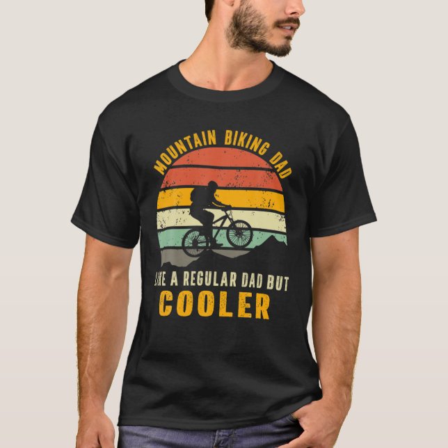 Camiseta A Un Papá Montañés Le Gusta Un Papá Corriente Pero (Anverso)