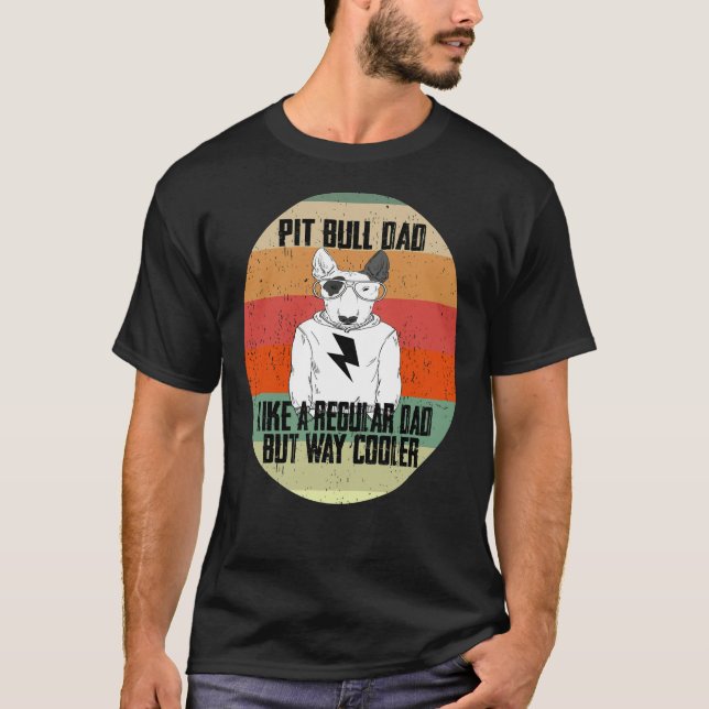 Camiseta A Un Papá Pitbull Le Gusta Un Padre Regular Pero U (Anverso)