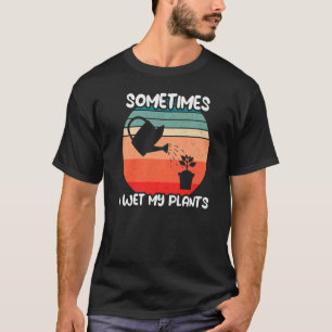 Camiseta A Veces Mojo Mis Plantas Jardinando