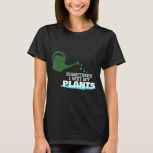 Camiseta A Veces Mojo Mis Plantas Jardinando T-