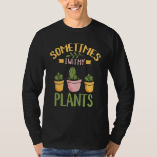 Camiseta A Veces Mojo Mis Plantas - Jardinería