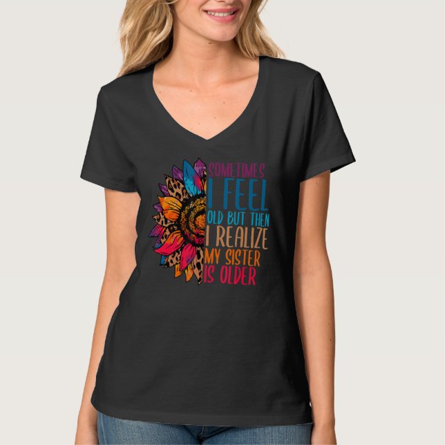 Camiseta A Veces Siento Que Mi Hermana Es Mayor (Anverso)