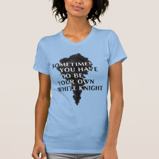 Camiseta A veces tienes que ser tu propio caballero blanco
