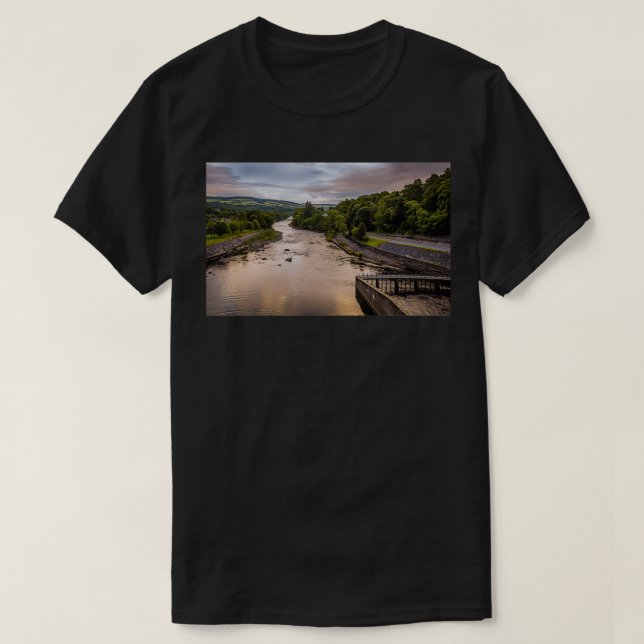 Camiseta A view down the River Tummel at sunset from Pitloc (Diseño del anverso)