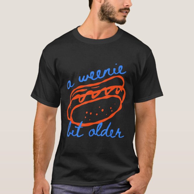 Camiseta A Weenie Bit Older Funny Hotdog Pun Birthday Desig (Anverso)
