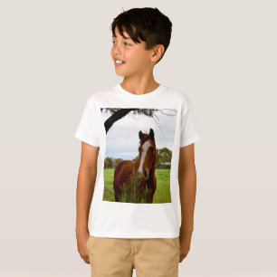 Camiseta "A Whipwhof Nature: A Chestnut Horse and Banksia,