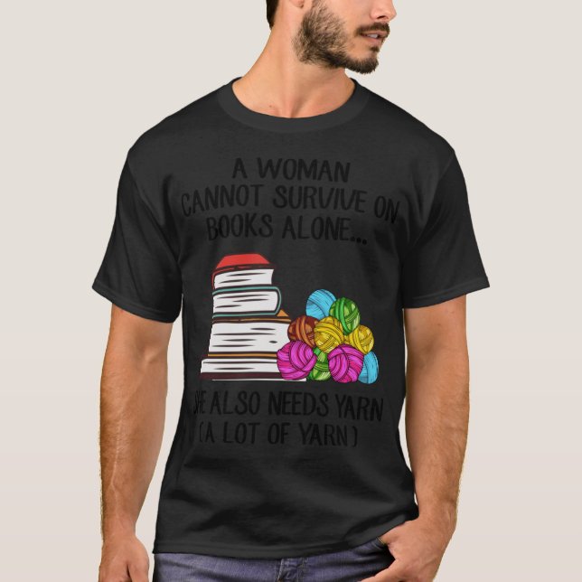 Camiseta A Woman Cannot Survive On Books Alone She Also Nee (Anverso)