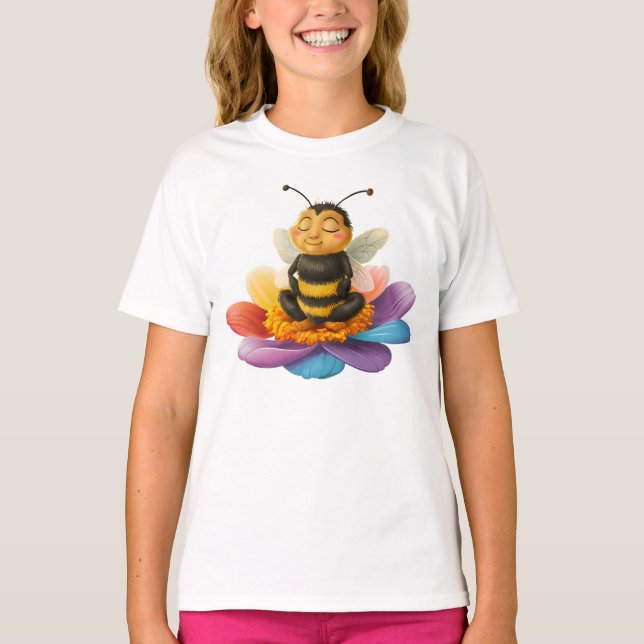 Camiseta Abeja En Una Flor Vibrante Haciendo Yoga (Anverso)