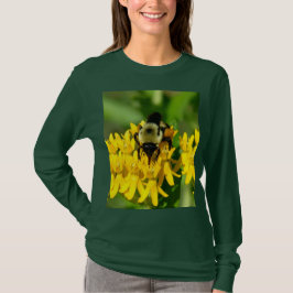 Camiseta Abeja festejando en flores silvestres de algodonci