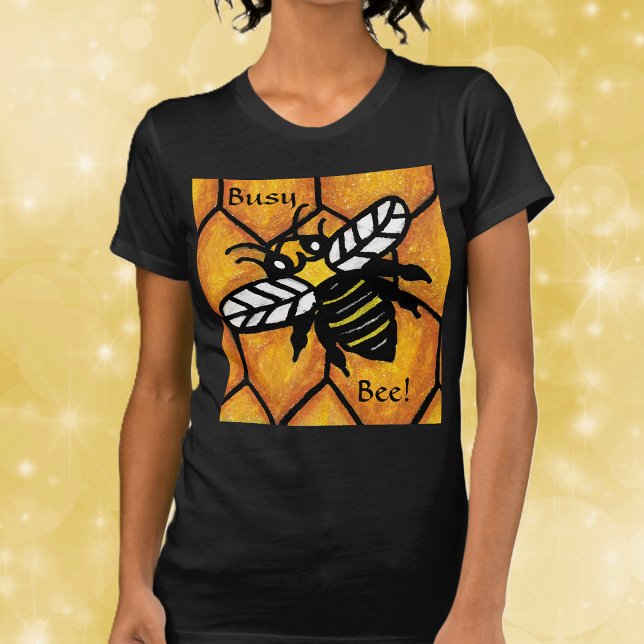 Camiseta Abeja Llena de Vida Panal de Miel (Big cute bumble bee yellow and black on honeycomb on black tee shirt.)