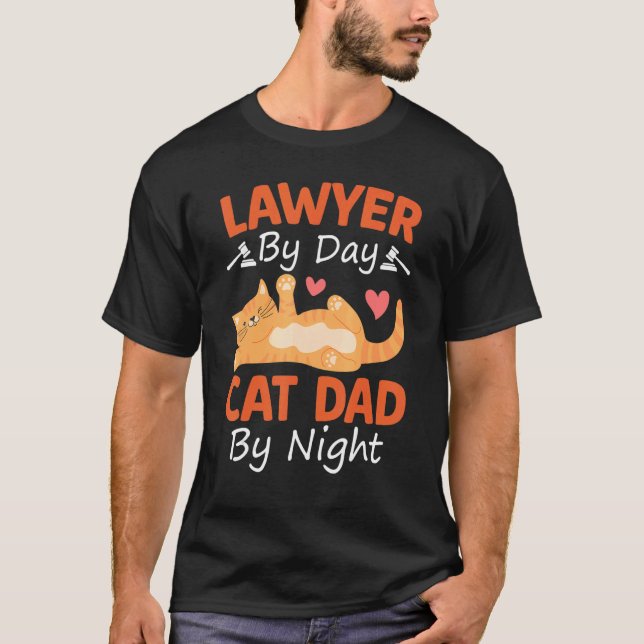 Camiseta Abogado Por Día Gato Padre Por Noche Gracioso Rega (Anverso)