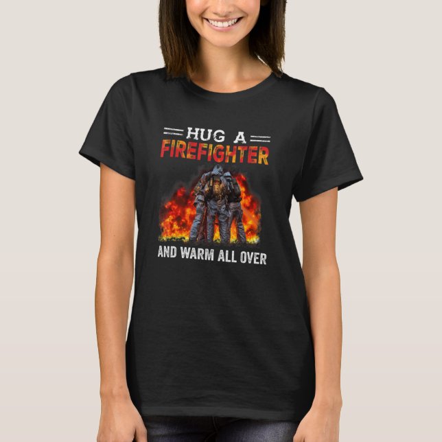 Camiseta Abraza A Un Bombero Y Caliente Por Todo El Bombero (Anverso)