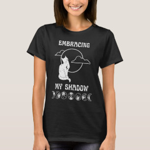 Camiseta Abrazando mi sombra Witchy Moon Cat Shadow Work Wi