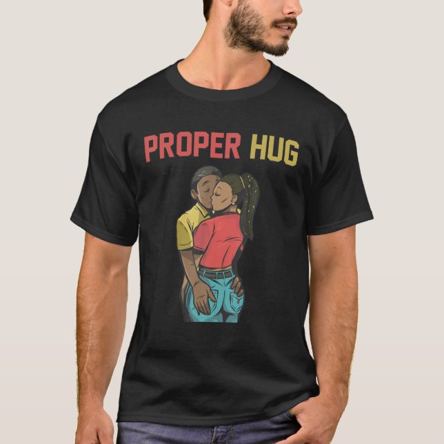 Camiseta Abrazo adecuado para amarla, golpe afroamericano (Anverso)