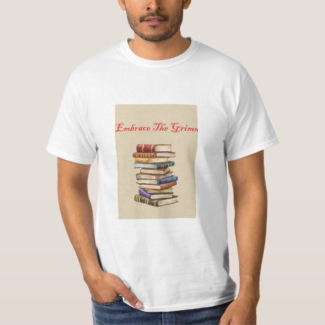 Camiseta Abrazo de la pila de libros de Grimm (Anverso)