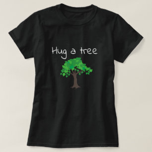 Camiseta Abrazo de un árbol gráfico y palabras