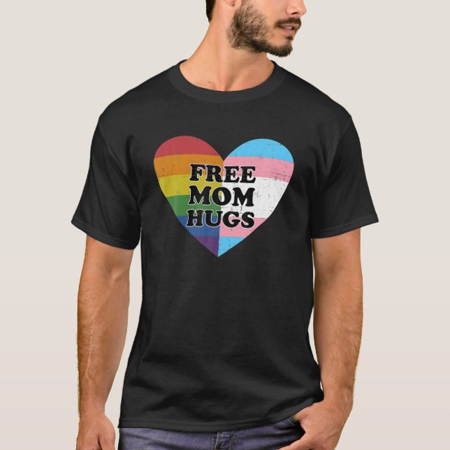 Camiseta Abrazos de mamá con corazón de bandera transgénero (Anverso)