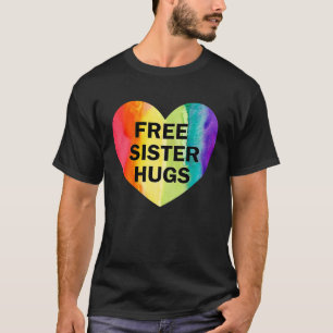 Camiseta Abrazos gratis de hermana bandera LGBT corazón arc