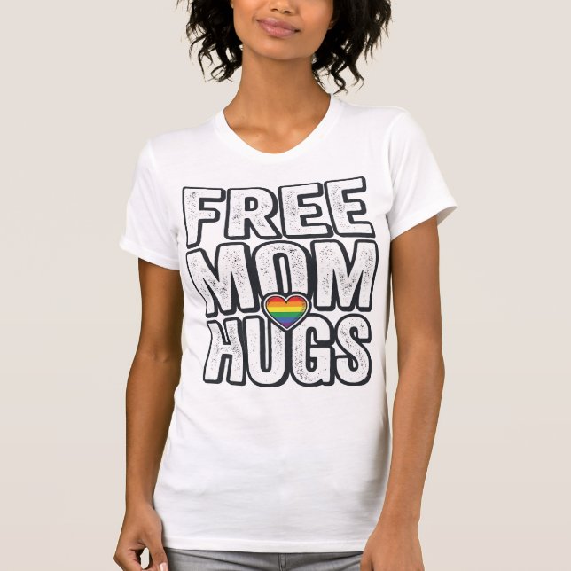 Camiseta Abrazos Gratis de Mamá Orgullo Corazón Diseño de C (Anverso)