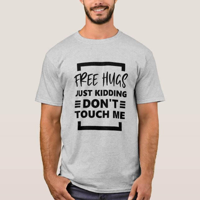 Camiseta Abrazos gratis solo bromeando No me toques. (Anverso)