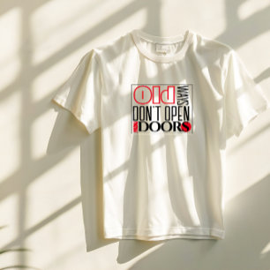 Camiseta Abrir la letra roja negra de la nueva puerta