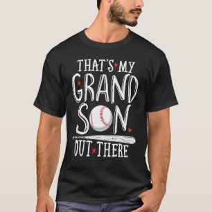 Camiseta abuela de béisbol que es mi nieto ahí fuera