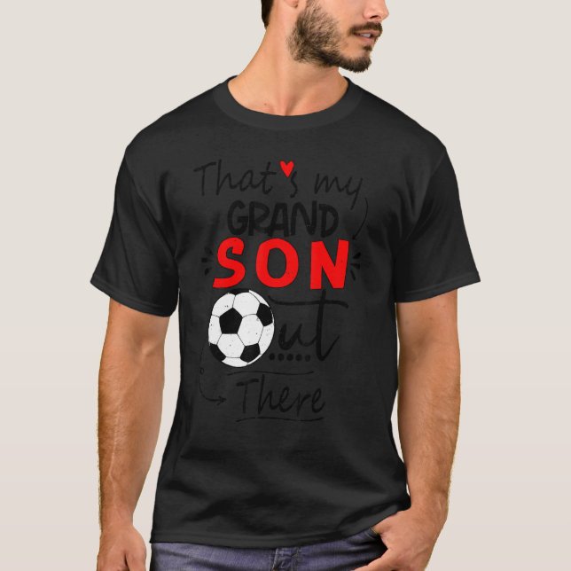 Camiseta Abuela de fútbol que es mi nieto ahí fuera (Anverso)