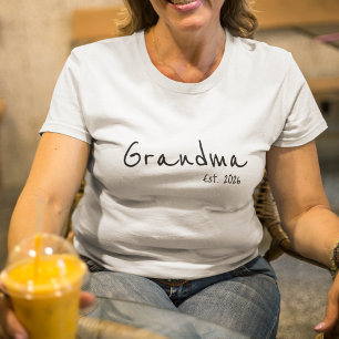 Camiseta Abuela Establecida en Letra Script Negra