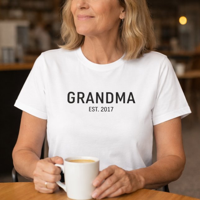 Camiseta Abuela Establecida Escritura Negra (Subido por el creador)