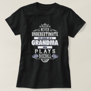 Camiseta Abuela que juega al béisbol