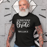 Camiseta ABUELO DE LA BRIDE (nombre)<br><div class="desc">Al novio le encantará esta camiseta cuando se prepare para su gran día. El texto dice ABUELO de la BRIDE, luego un nombre personal debajo si lo deseas. El mismo texto y color se repite en la parte posterior de esta camiseta. El texto, excepto el nombre personal, es una imagen...</div>