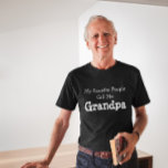 Camiseta Abuelo favorito<br><div class="desc">La camiseta graciosa del personalizable dice que mi gente favorita me llama abuelo. Puedes cambiar las palabras Abuelo para decir lo que quieras. ¡Hace un gran regalo!</div>