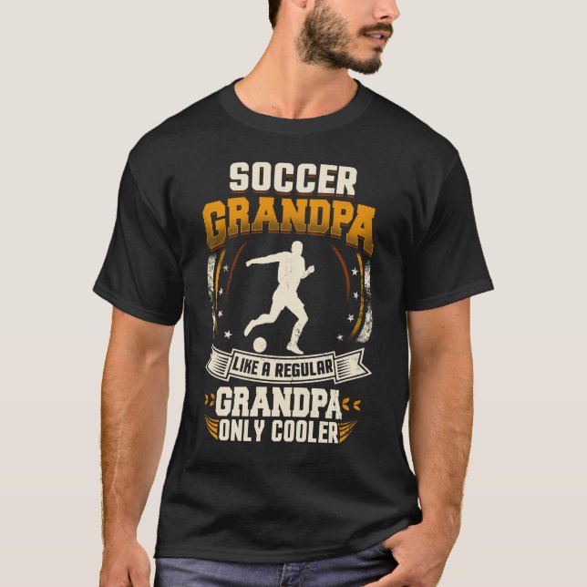 Camiseta Abuelo regular del abuelo del fútbol solamente más (Anverso)