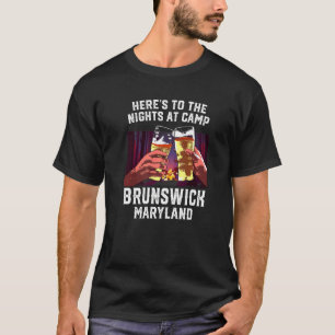 Camiseta Acá A Las Noches En Camp Brunswick Camping Mary