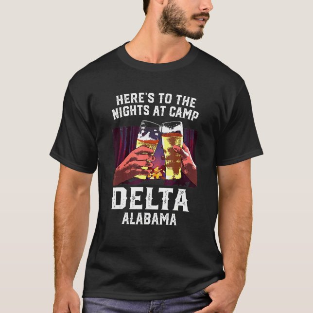 Camiseta Acá A Las Noches En El Campamento Delta Camping Al (Anverso)