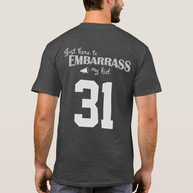 Camiseta Acá para avergonzar a mi hijo (Reverso)