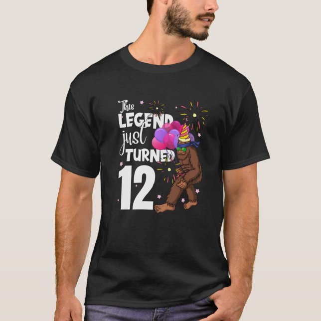 Camiseta Acaban De Cumplir 12 Globos Gorras (Anverso)