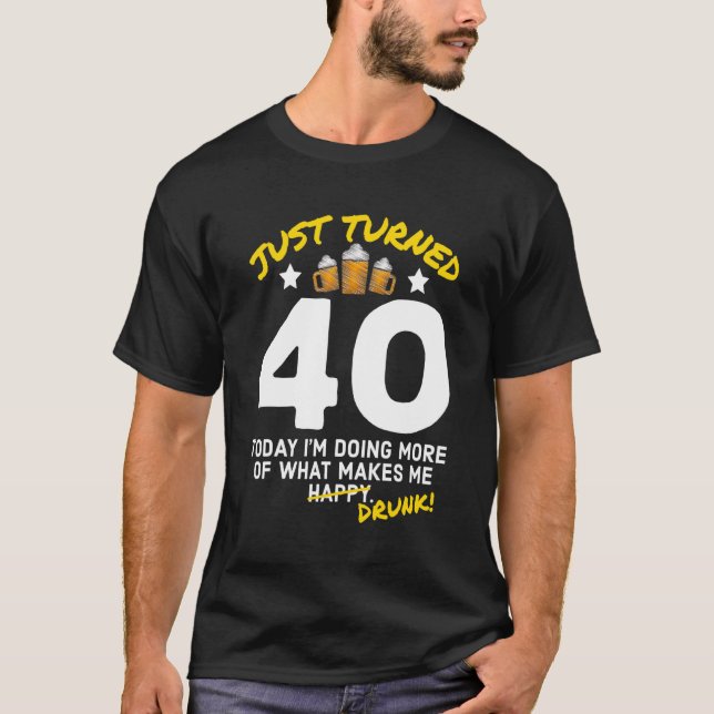 Camiseta Acabo de cumplir 40 años bebiendo cerveza 40 años  (Anverso)