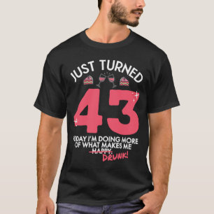 Camiseta Acabo de cumplir 43 años bebiendo vino 43 cumpleañ