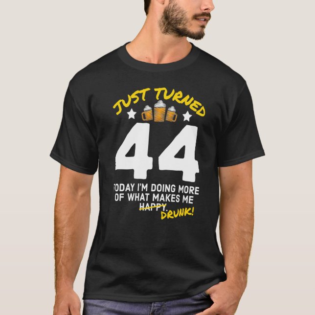 Camiseta Acabo de cumplir 44 años bebiendo cerveza 44º cump (Anverso)