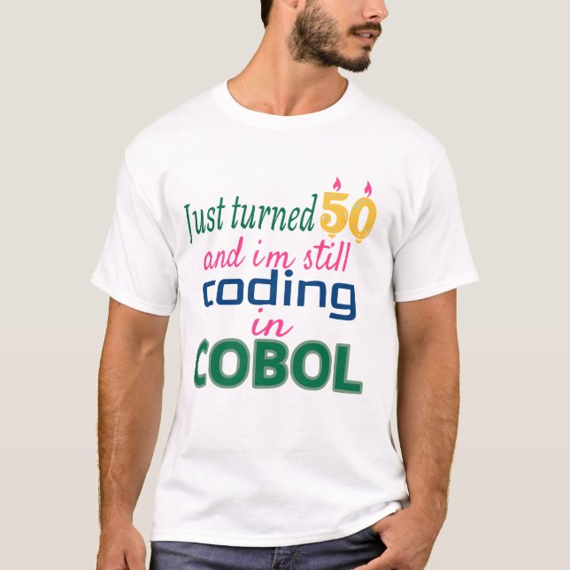 Camiseta Acabo de cumplir 50 años y sigue codificando en CO (Anverso)
