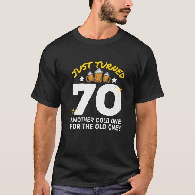Camiseta Acabo De Cumplir 70 Fríos Para El Viejo 70 Nacimie (Anverso)