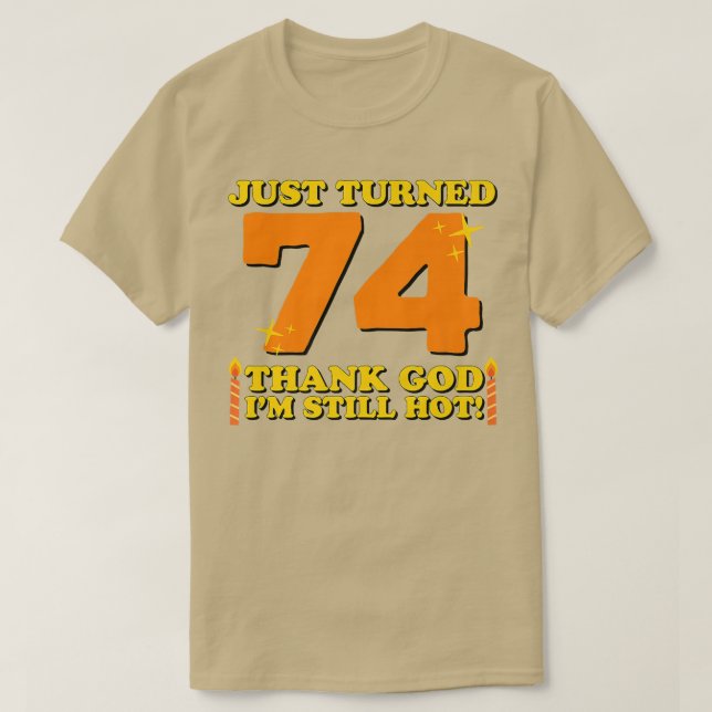 Camiseta Acabo de cumplir 74 Gracias a Dios que aún estoy c (Diseño del anverso)