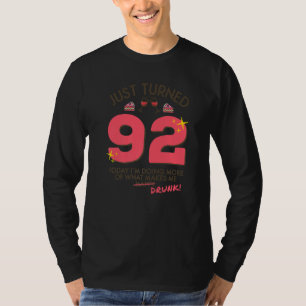 Camiseta Acabo de cumplir 92 años bebiendo vino 92 cumpleañ