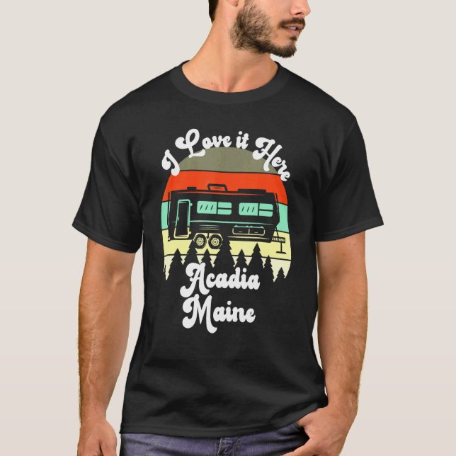 Camiseta Acadia Maine I Love It Here Camping Travel Trailer (Anverso)